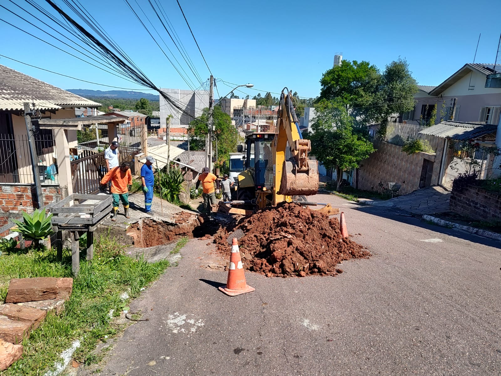 1º/10/2025 - Vereador Nor Boeno atende reivindicação de moradores da Rua Carlos Gardel