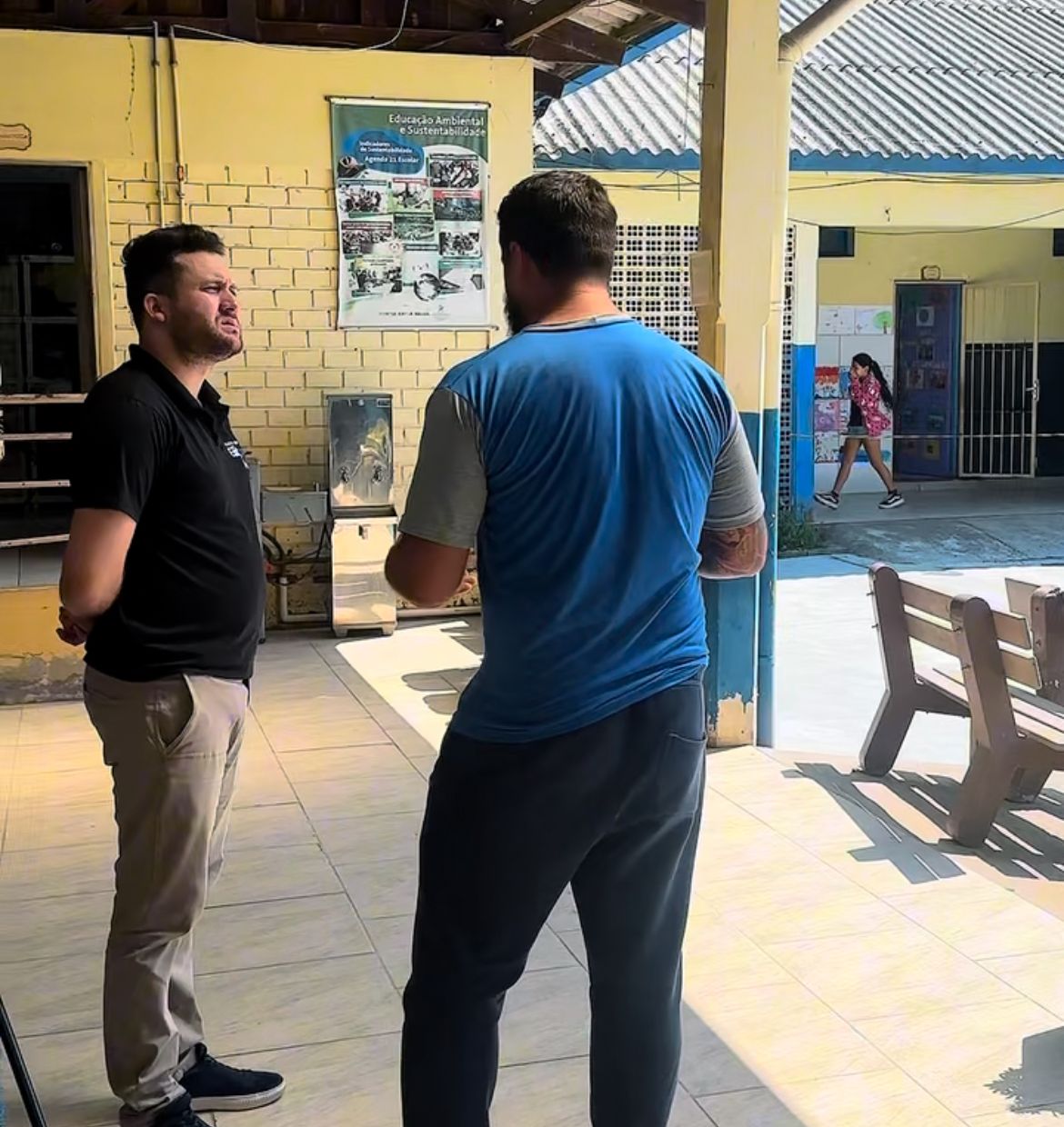 01/12/2025 - Vereador Eliton visita Escola Presidente Floriano Peixoto