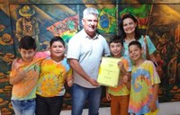 02/12/2019 - Vereador Nor Boeno destina verba à Escola  Dr° Antonio Benfica para aquisição de brinquedo adaptado 