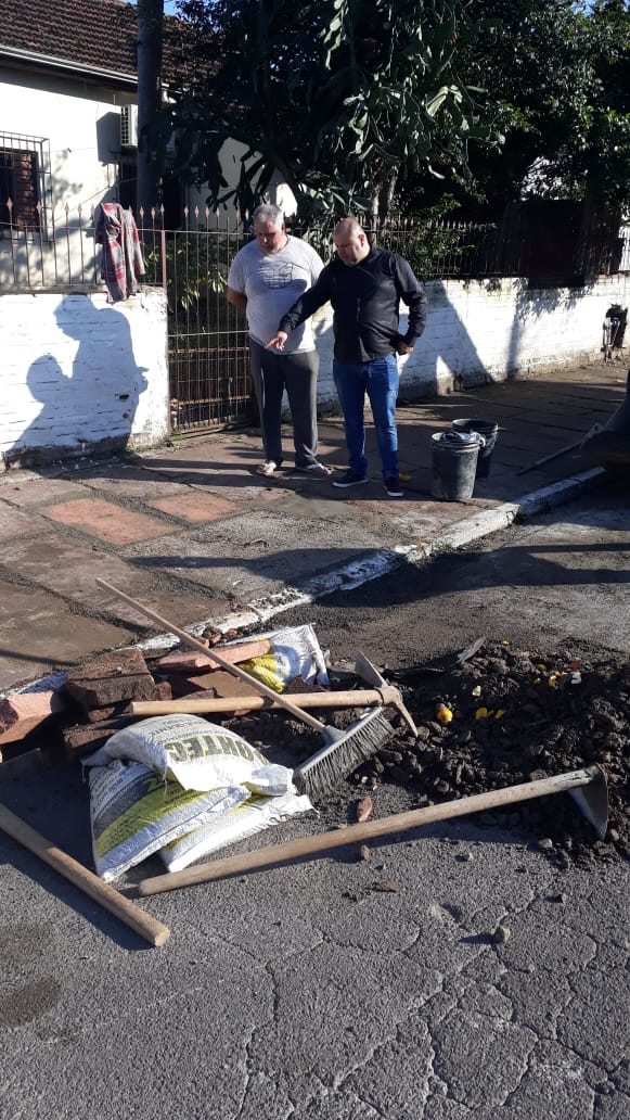 02/05/2019 - Conserto de infiltração pedido por Fernando Lourenço é atendido na rua Bartolomeu de Gusmão