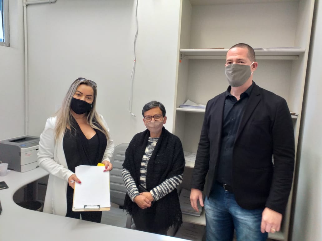 02/06/2020 - Vereadora Tita confere projeto da Sala das Margaridas