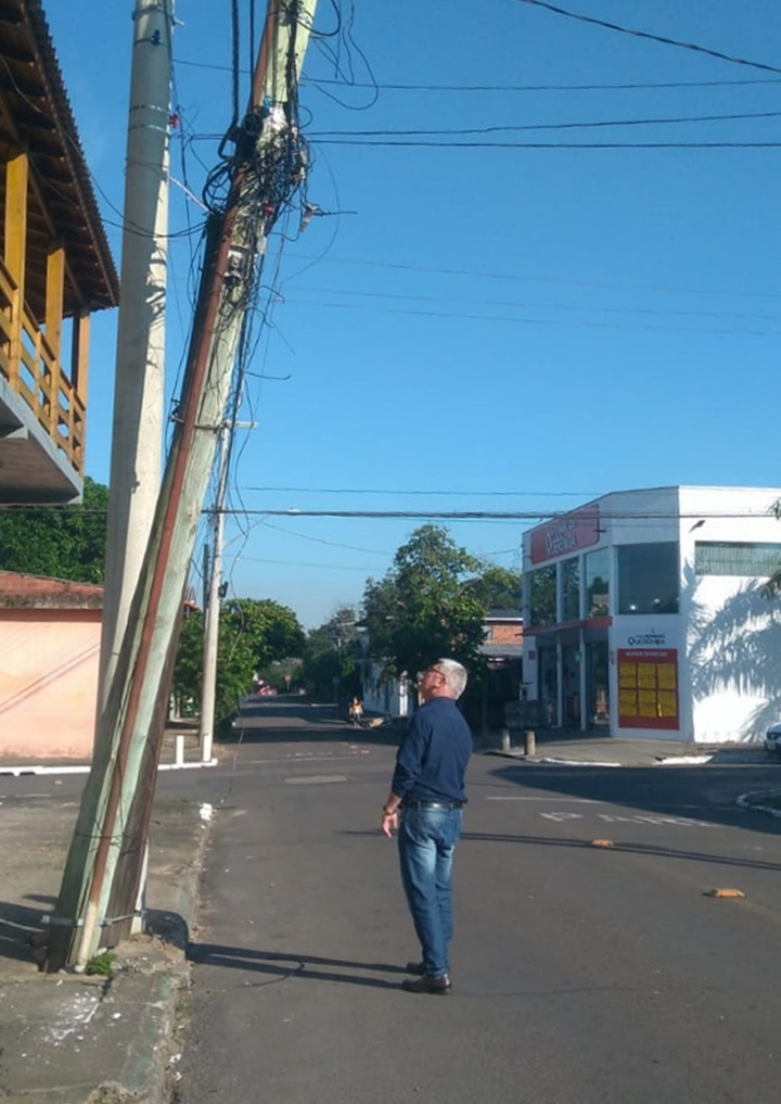 03/05/2019 - Vereador Nor Boeno protocola pedido de substituição de poste junto à RGE