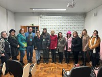 03/07/2025 - Daia Hanich discute criação de praça sensorial em reunião na Universidade Feevale