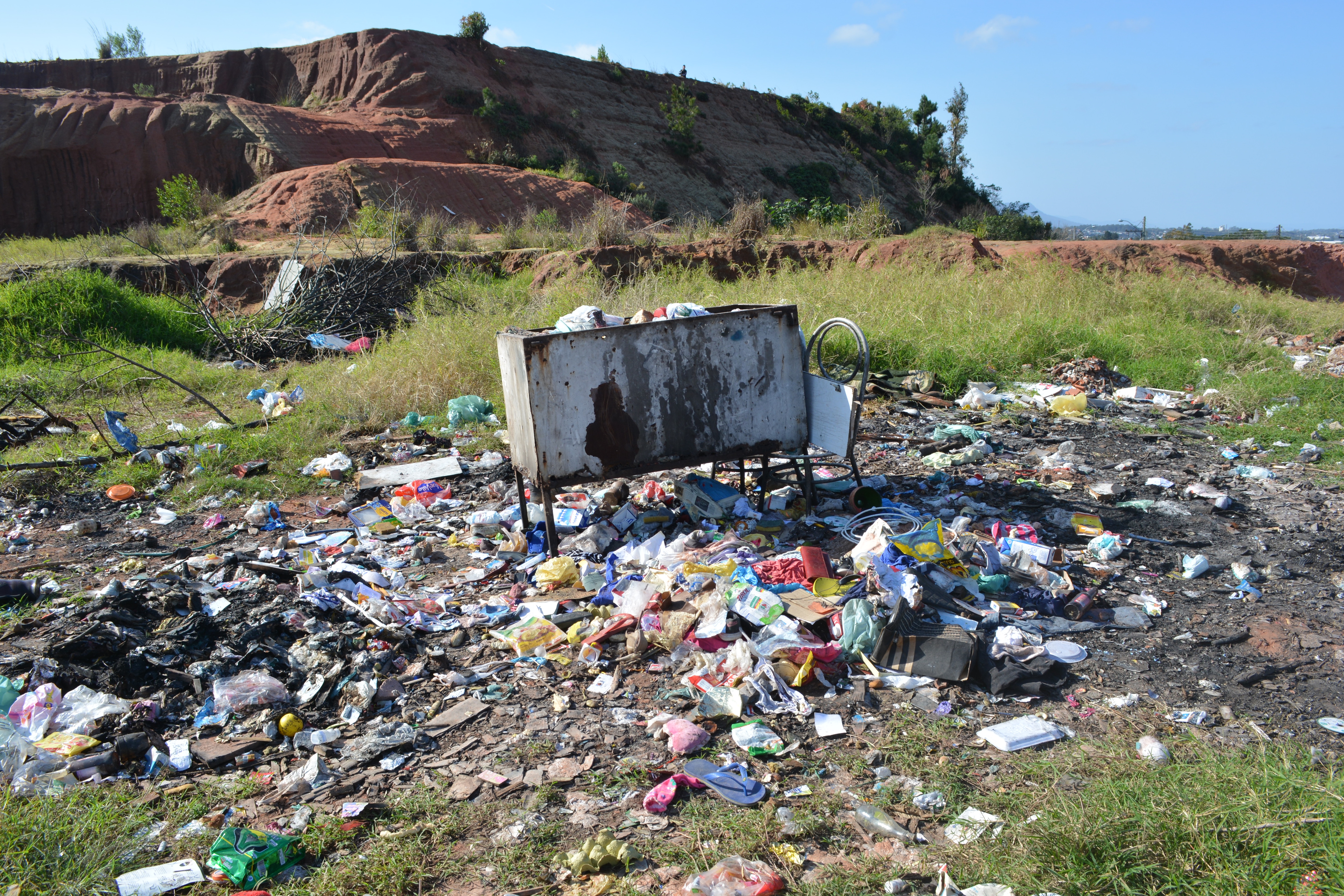 03/09/2018 - Vereador Nor Boeno pede recolhimento de entulhos e ampliação do itinerário de coleta de lixo para rua de Canudos 