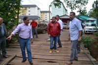 03/10/2017 - Gabinete: Fernando verifica demandas em bairros da cidade junto ao secretário Karam 