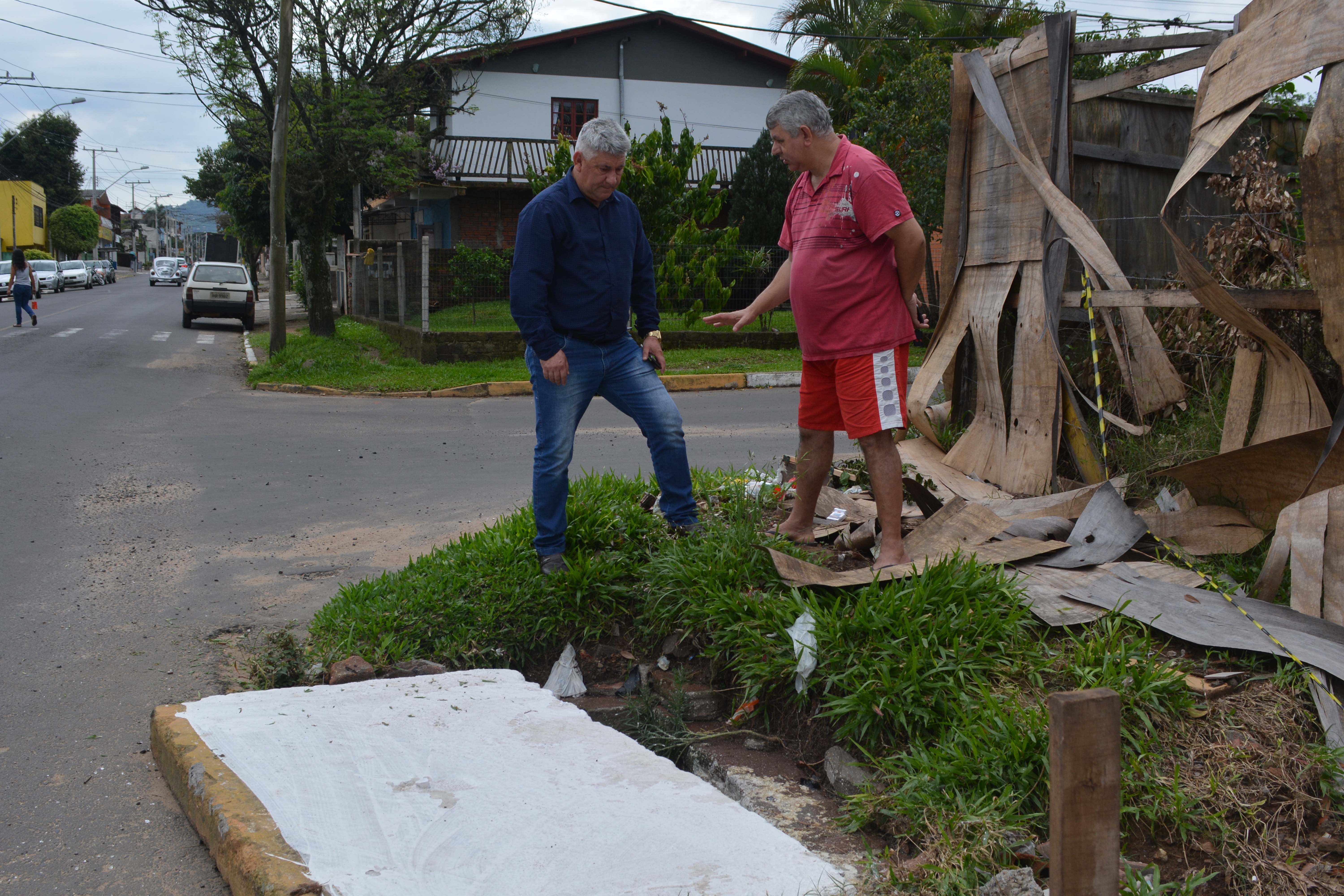 03/10/2018 - Nor Boeno solicita hidrojateamento de boca de lobo na rua Bartolomeu de Gusmão
