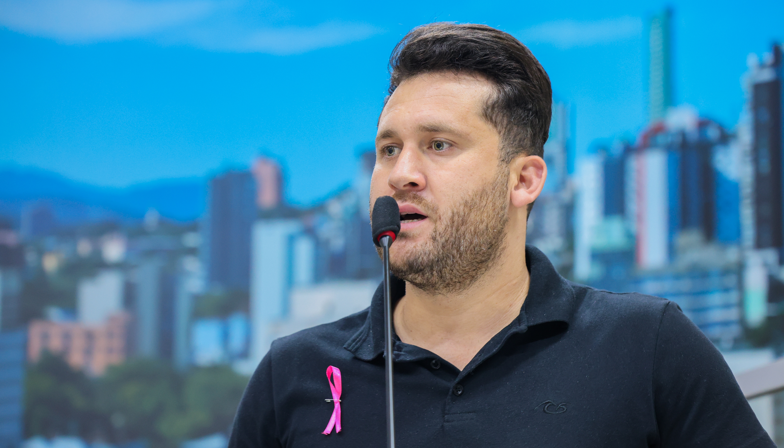 03/10/2025 - Vereador Eliton recebe pedido de limpeza de boca de lobo no bairro Santo Afonso