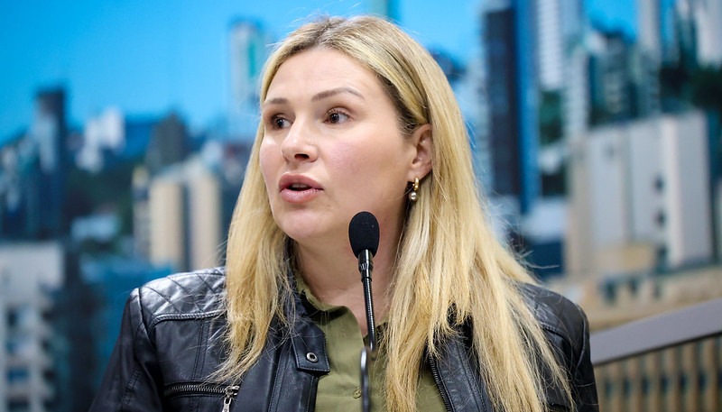 03/11/2025 -  Daia Hanich propõe estudo para instalação de salas sensoriais nas escolas municipais 