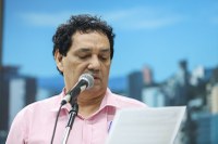 04/02/2020 - Vereador Inspetor Luz solicita remoção de fios de iluminação caídos na rua Bento Gonçalves