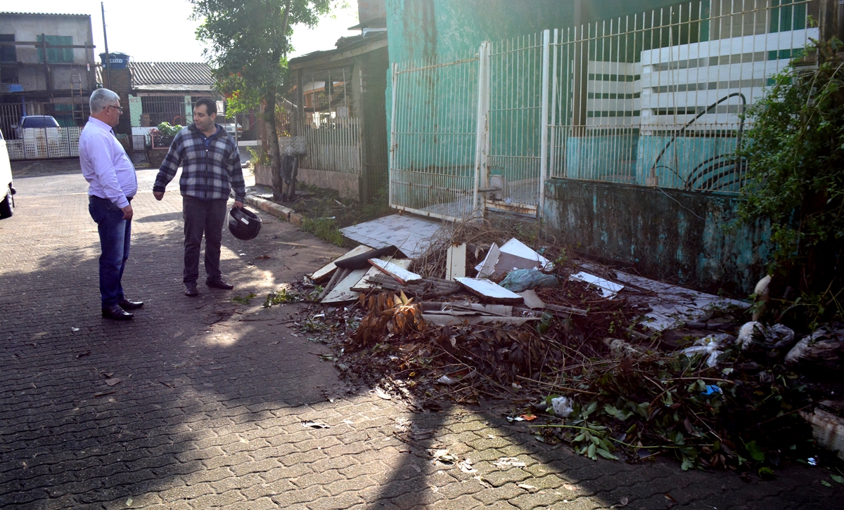 04/06/2019 - Vereador Nor Boeno solicita recolhimento de galhos e entulhos na Vila Marisol 