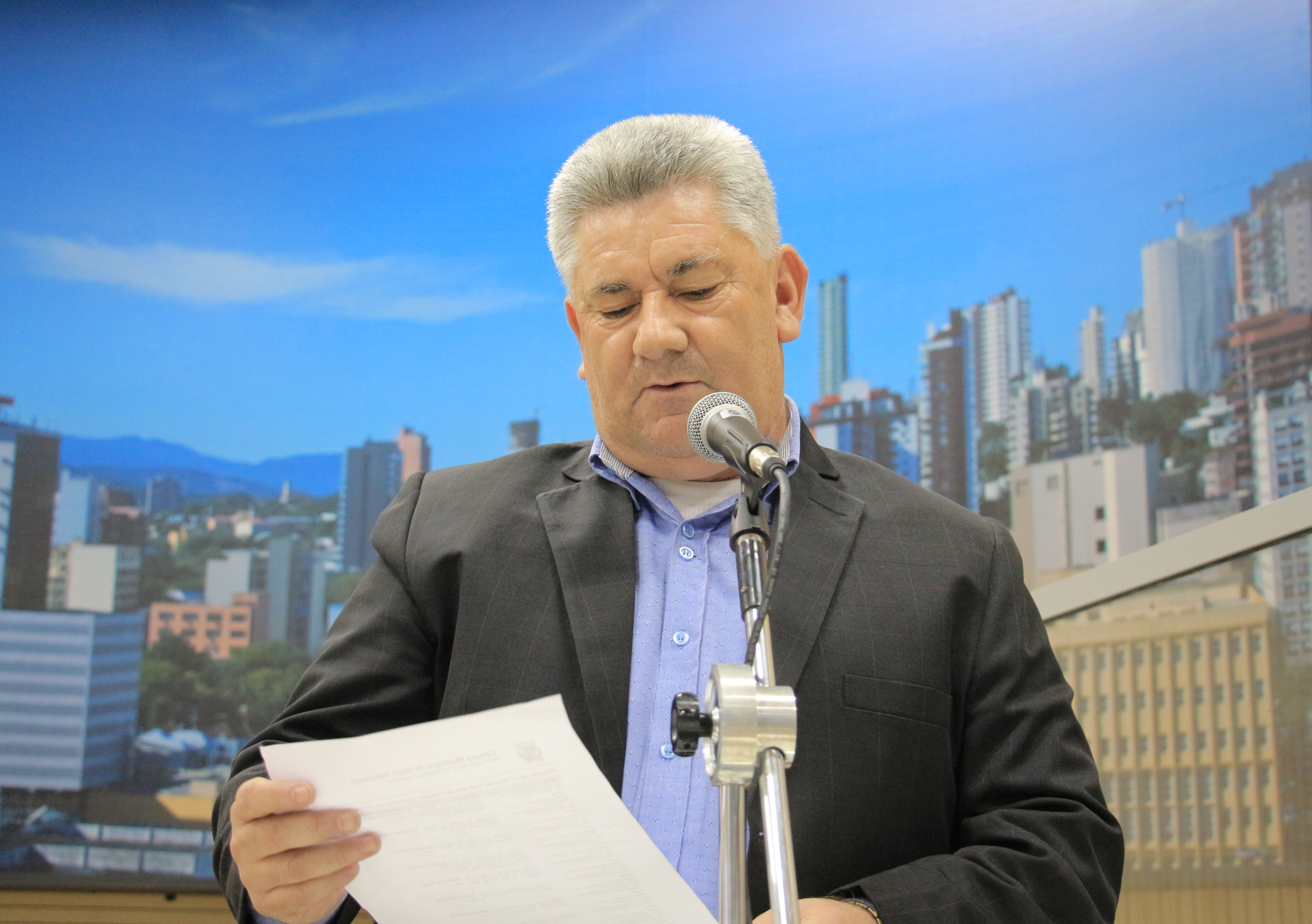 04/07/2017 - Gabinete: Vereador Nor Boeno utiliza a tribuna para solicitar mais uma vez a colocação das passarelas na avenida Alcântara 