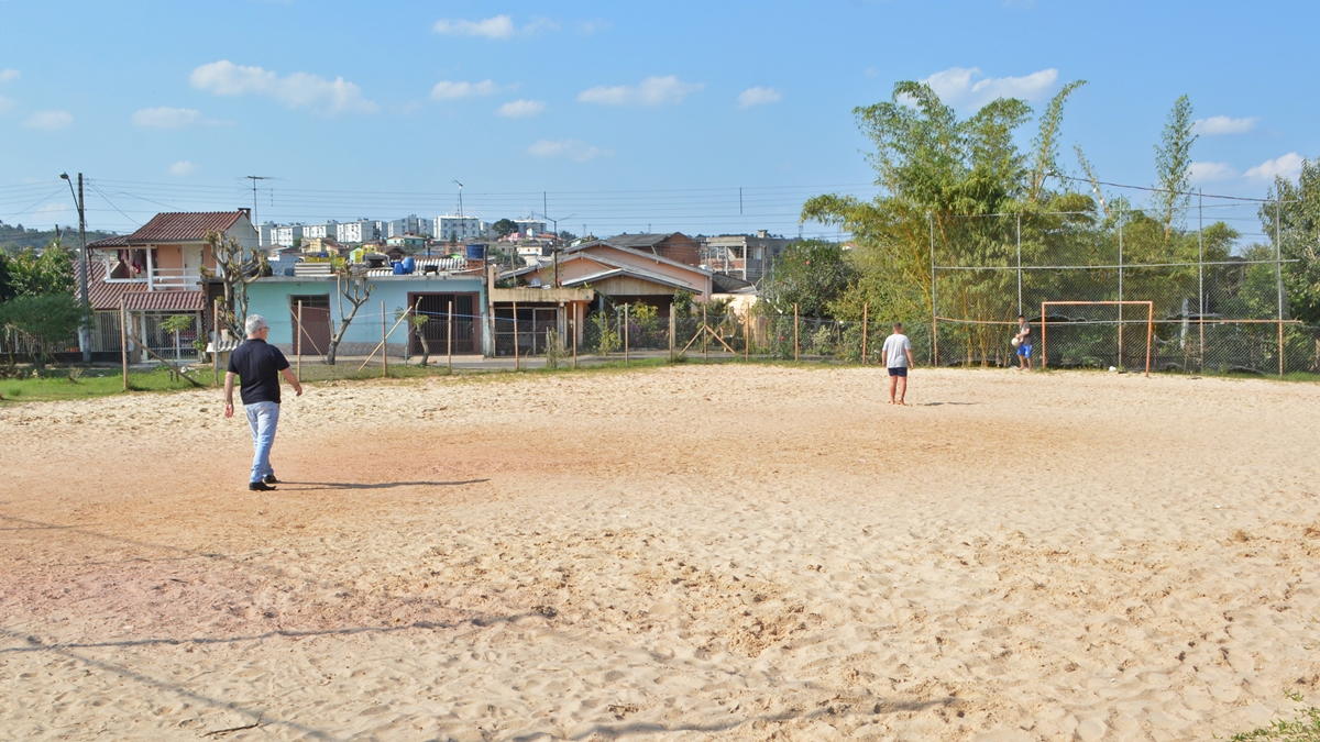 04/09/2019 - Vereador Nor Boeno solicita colocação de areia em campo na Vila Iguaçu