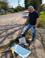 04/10/2019 - Vereador Nor Boeno requer conserto de infiltração junto a praça na rua Sevilha