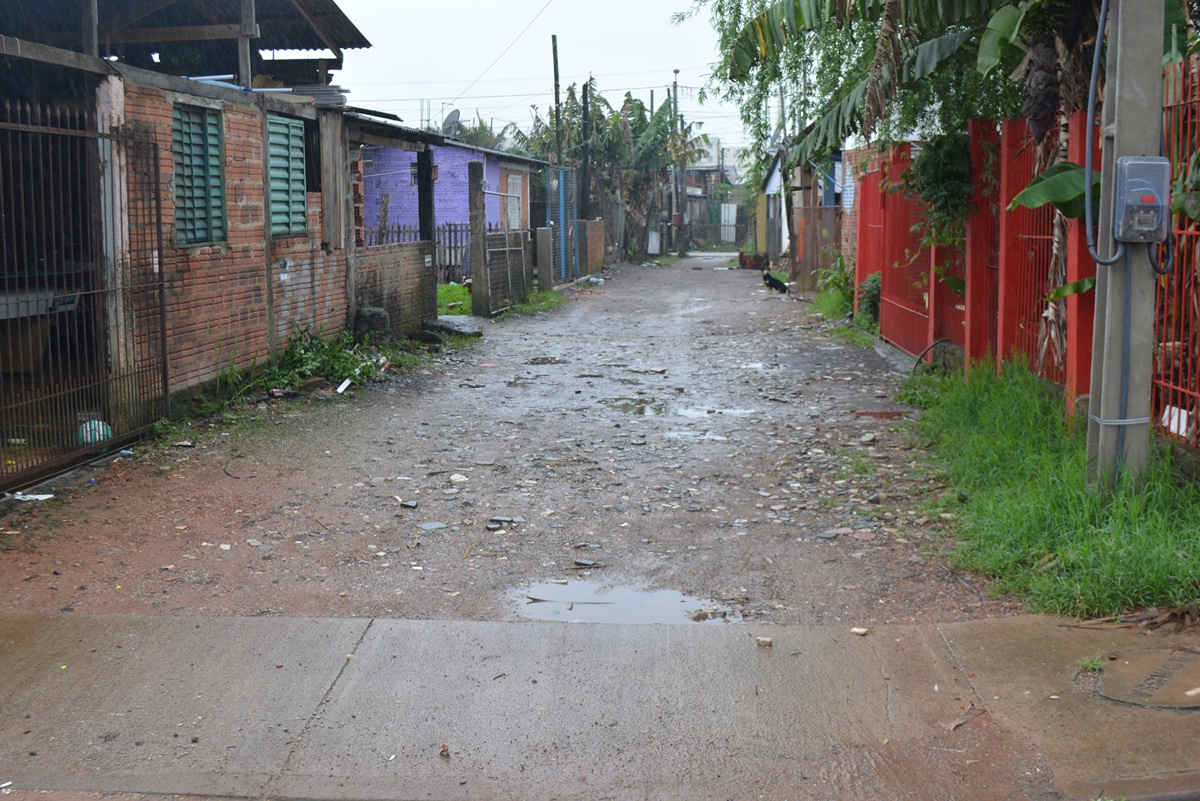 04/11/2019 - Vereador Nor Boeno requer melhorias em rede de esgoto no bairro Canudos