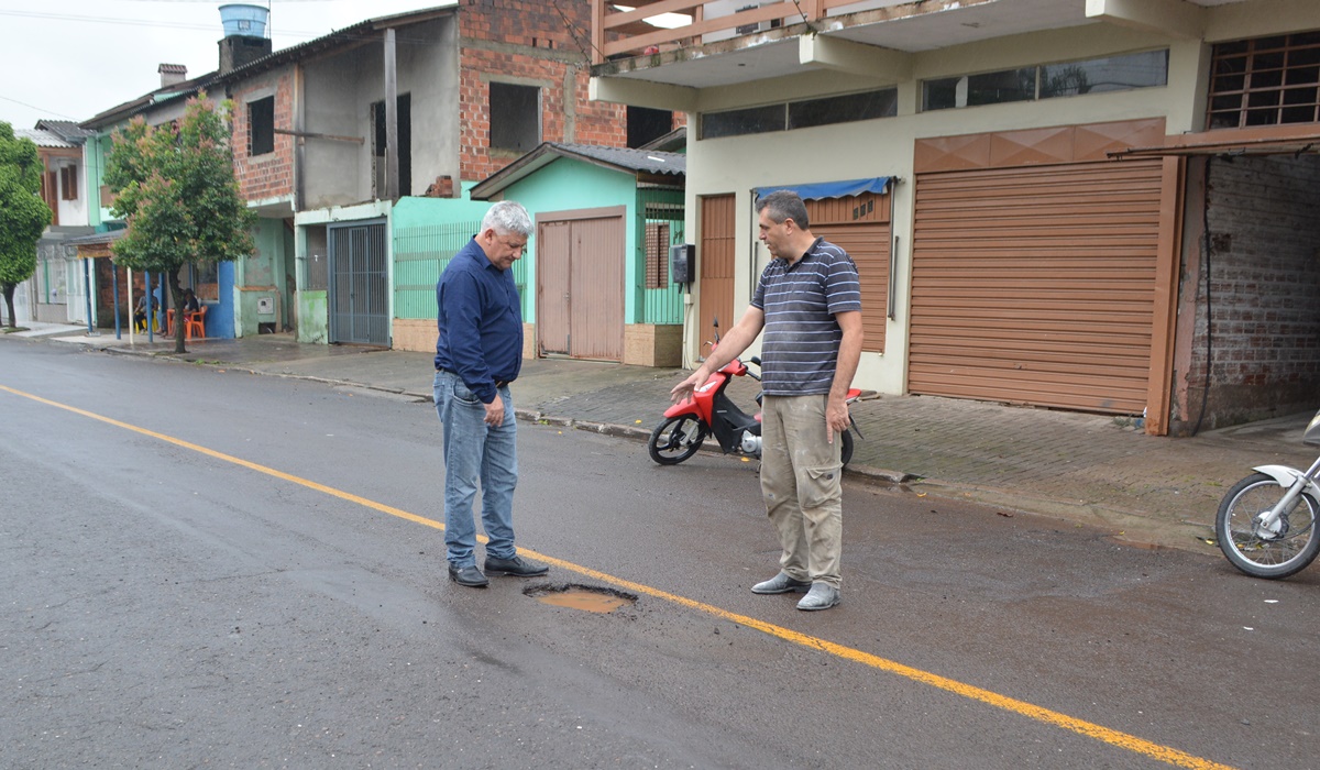 04/11/2019 - Vereador Nor Boeno requer recomposição asfáltica a fim de evitar acidentes