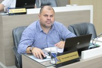 04/12/2019 - Fernando Lourenço solicita conserto urgente de infiltração na rua Florença