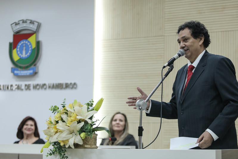 04/12/2019 - Vereador Inspetor Luz solicitou substituição de uma lâmpada na avenida Pedro Adams Filho