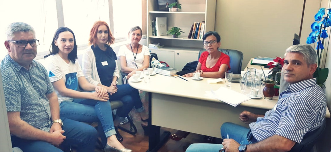 04/12/2019 - Vereador Nor Boeno participa de reunião com a vereadora Tita e com representantes da Apac