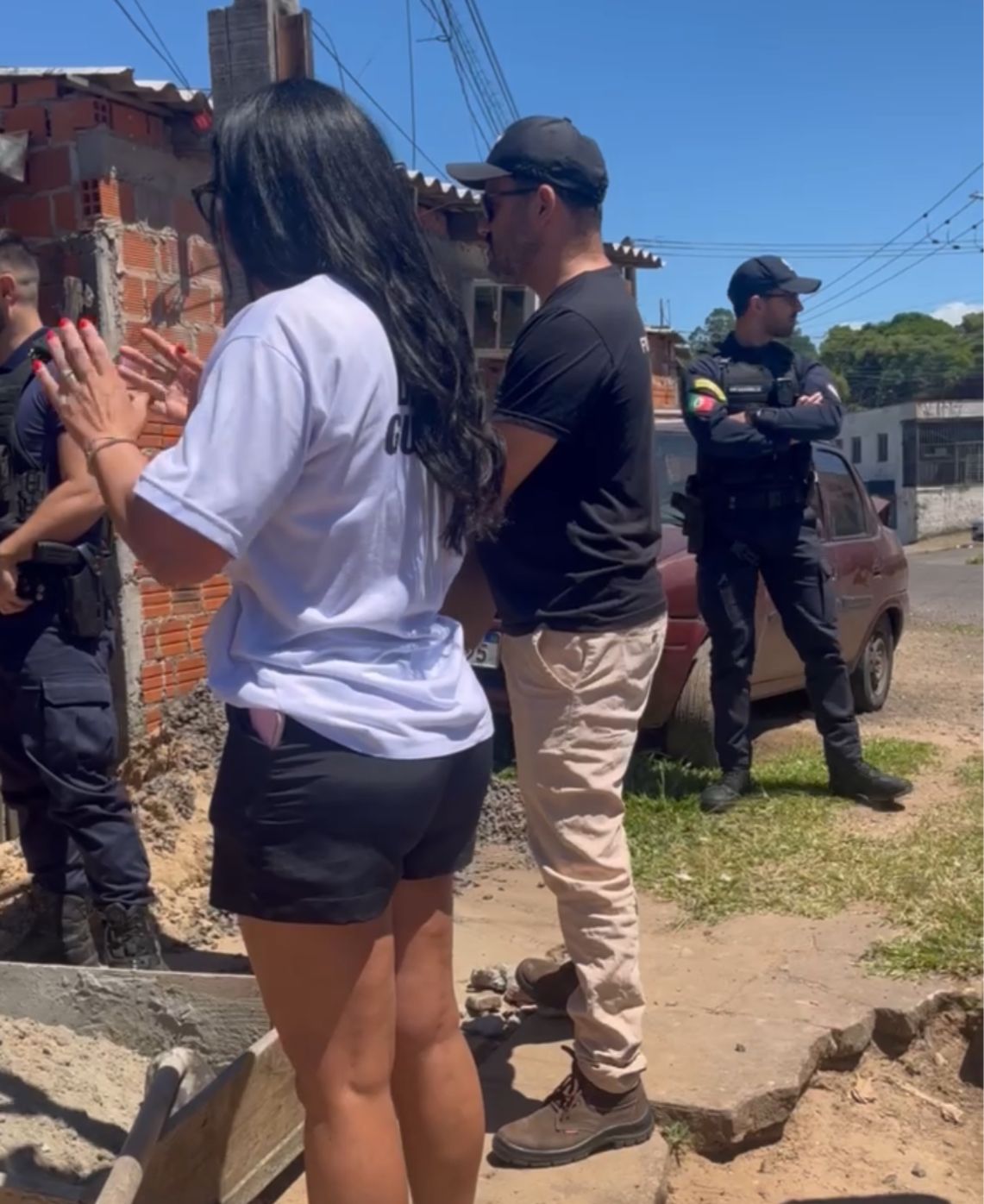04/12/2025 - Vereadora Deza Guerreiro acompanha fiscalização no bairro Santo Afonso