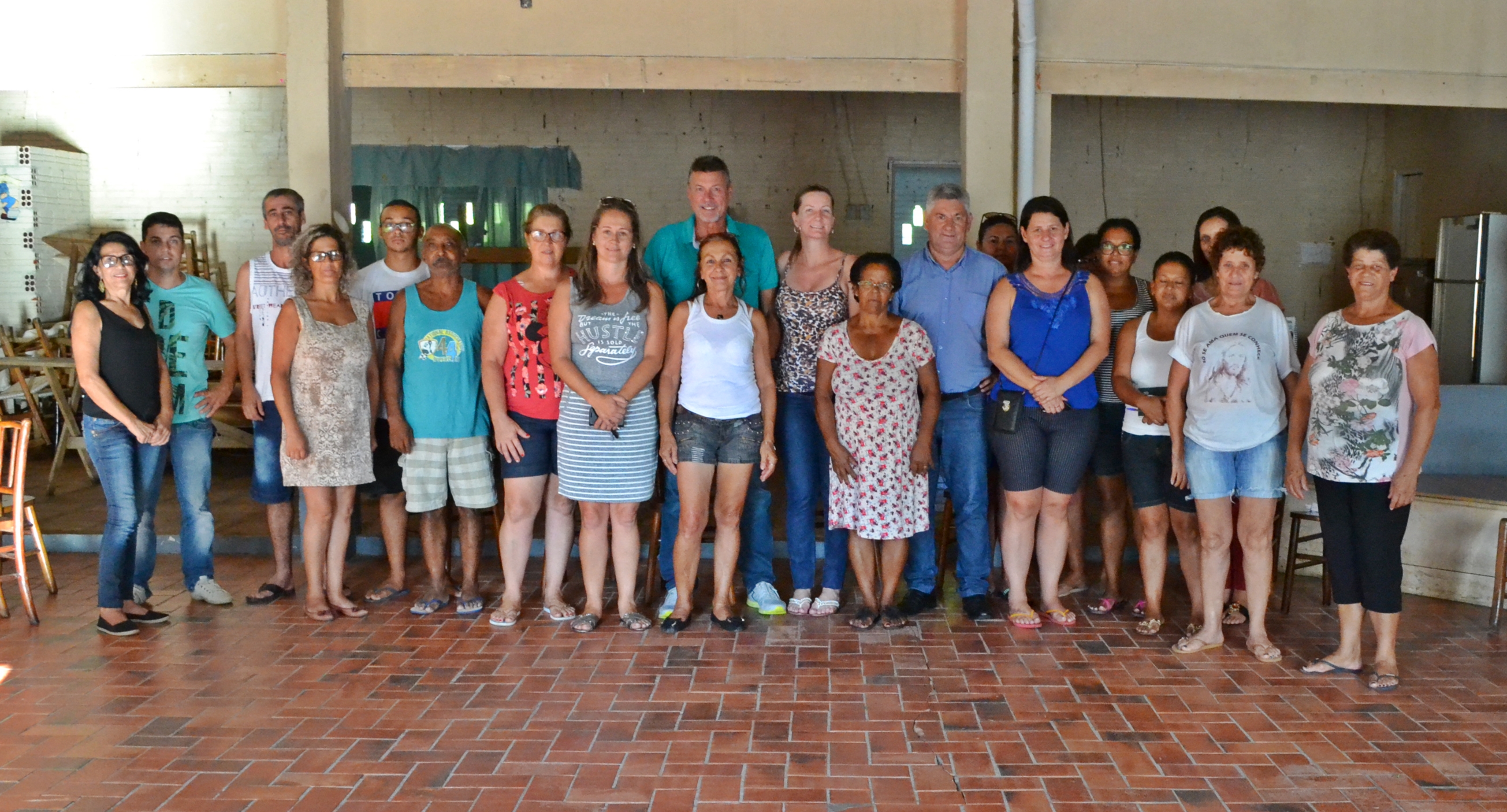 05/02/2018 - Vereador Nor Boeno leva secretário de Esporte e Lazer ao bairro Lomba Grande para reforçar demanda