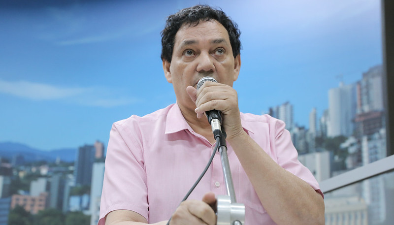 05/02/2020 - Vereador Inspetor Luz solicita reposição de tampa de boca de lobo na rua Araxá