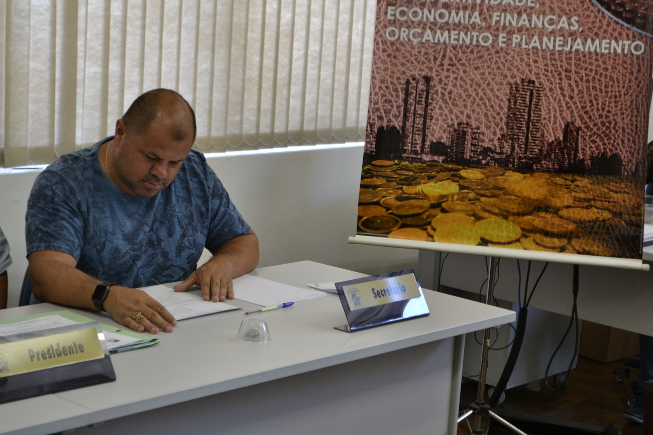 05/03/2020 - Fernando Lourenço demanda estudo para colocação de asfalto na rua Lauro Birk