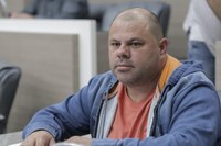 05/07/2019 - Fernando Lourenço demanda conserto de buraco na rua Travessão