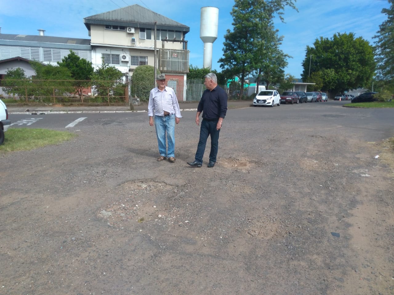 05/11/2018 - Vereador Nor Boeno solicita operação tapa-buracos na rua Reinaldo Kayser 