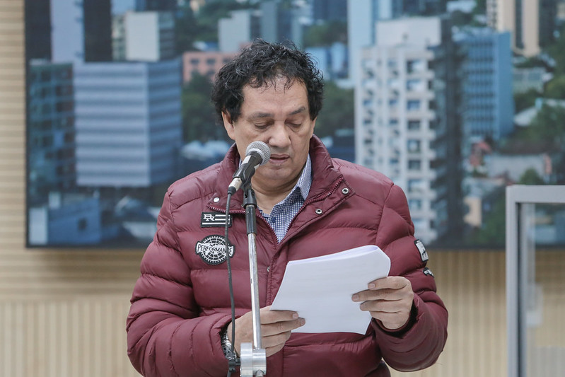 05/11/2019 - Vereador Inspetor Luz solicita reposição de tampa de boca de lobo na esquina da rua Marcílio Dias com a avenida Pedro Adams Filho