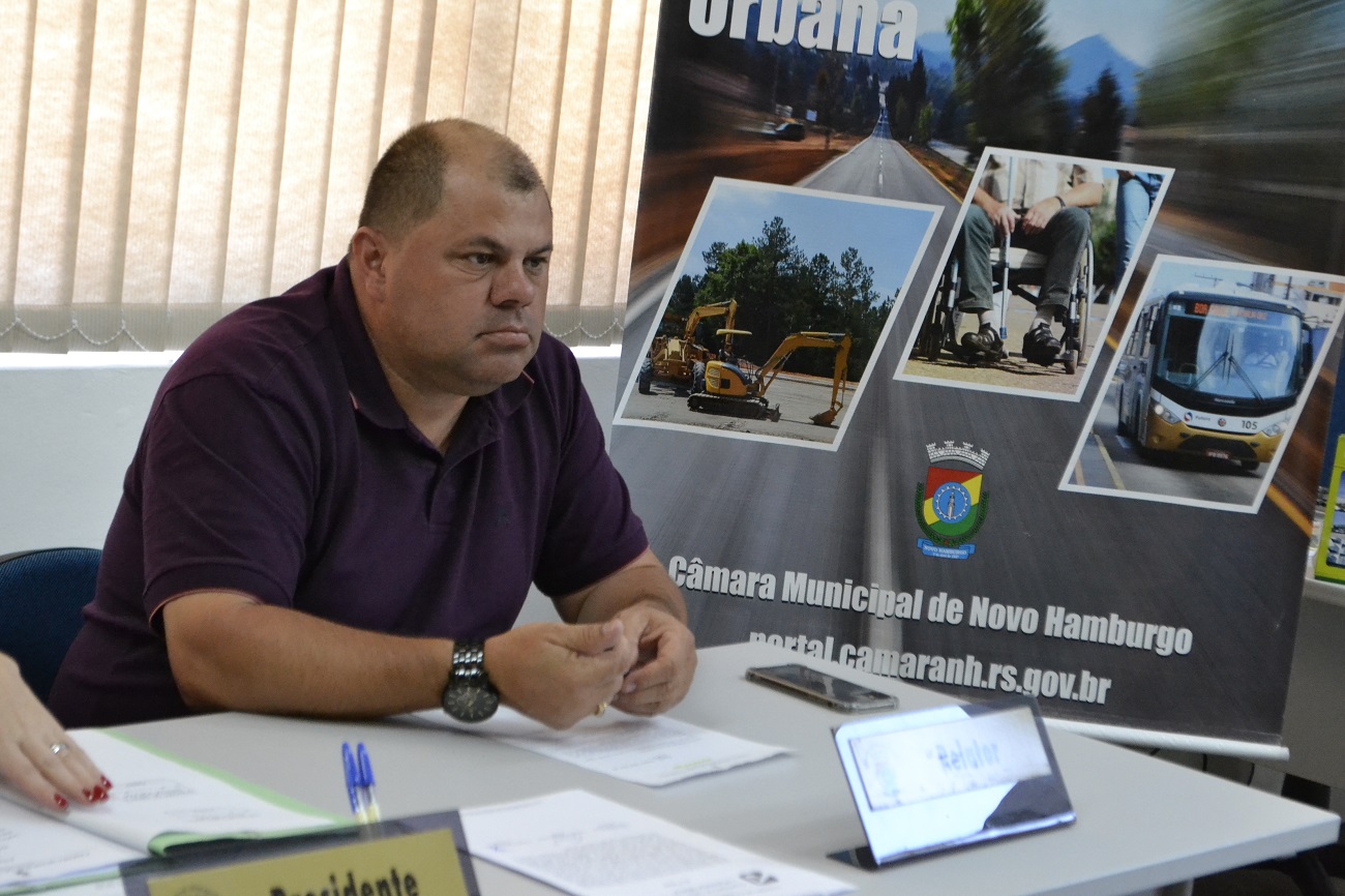 05/12/2019 - Vereador Fernando Lourenço requisita troca de lâmpada na rua Guilherme Vielitz