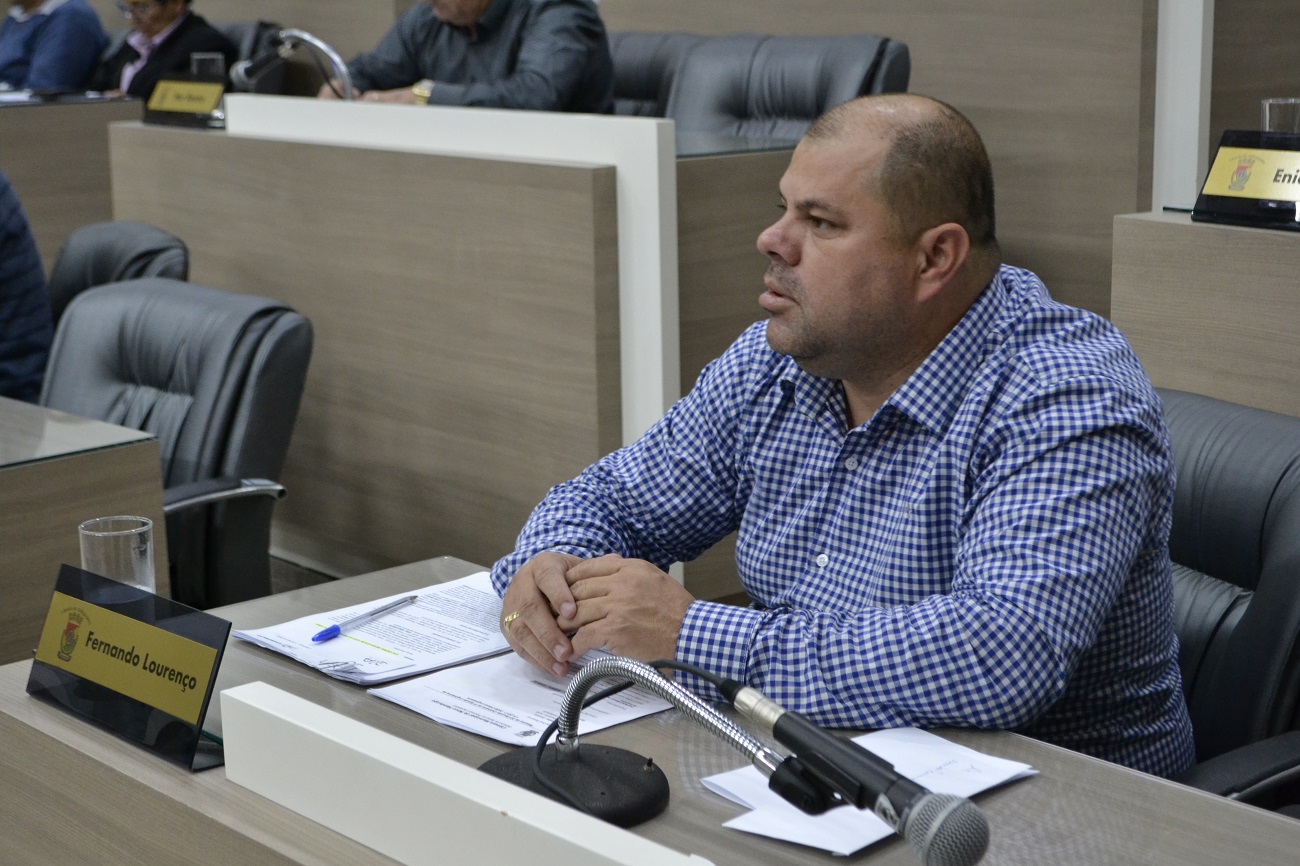 06/06/2019 - Fernando Lourenço requisita recolhimento de poda de árvore no bairro Hamburgo Velho