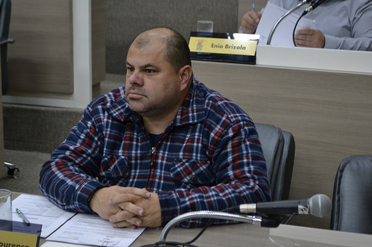 06/08/2019 - Fernando Lourenço demanda recolhimento de entulhos no bairro Canudos