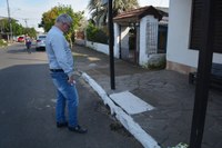 06/08/2019 - Nor Boeno solicita conserto de infiltração junto à boca de lobo na rua Ângelo Provenzano em Canudos 