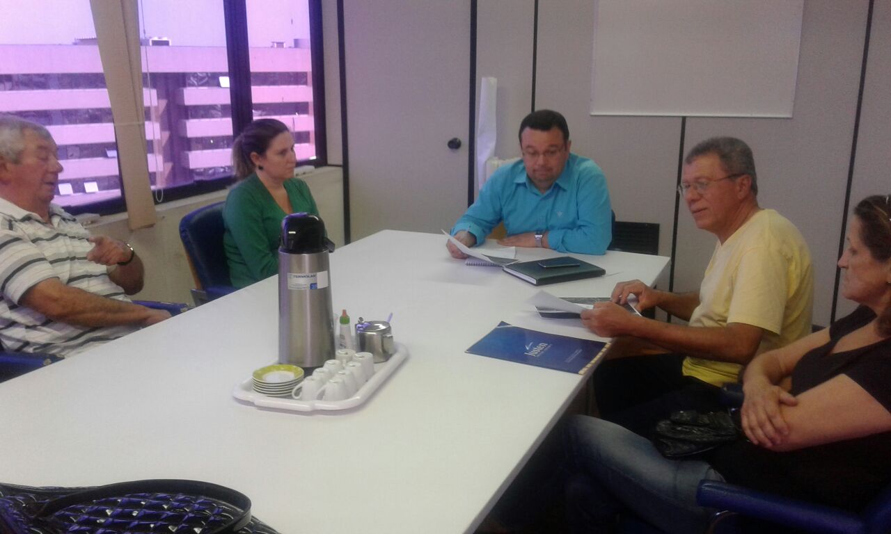 06/09/2017 - Gabinete: Deslizamentos de terra assombram moradores da rua Samuel Dietschi