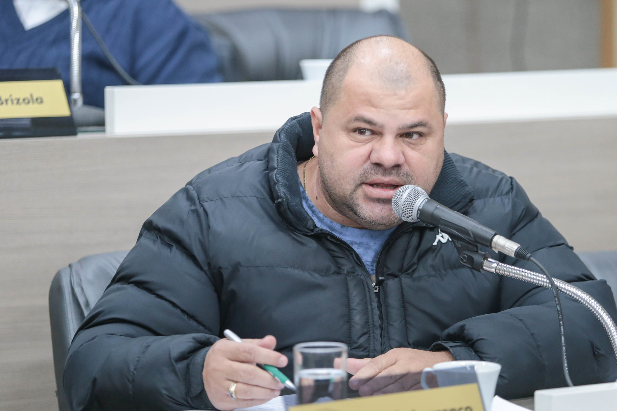 06/09/2019 - Fernando Lourenço pede recolhimento de galhos e entulhos no bairro Canudos