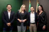 06/10/2025 - Vereadora Daia Hanich participa de reunião com vice-governador em Porto Alegre