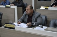 06/12/2019 - Fernando Lourenço demanda conserto de grave infiltração na rua Osvaldo Cruz