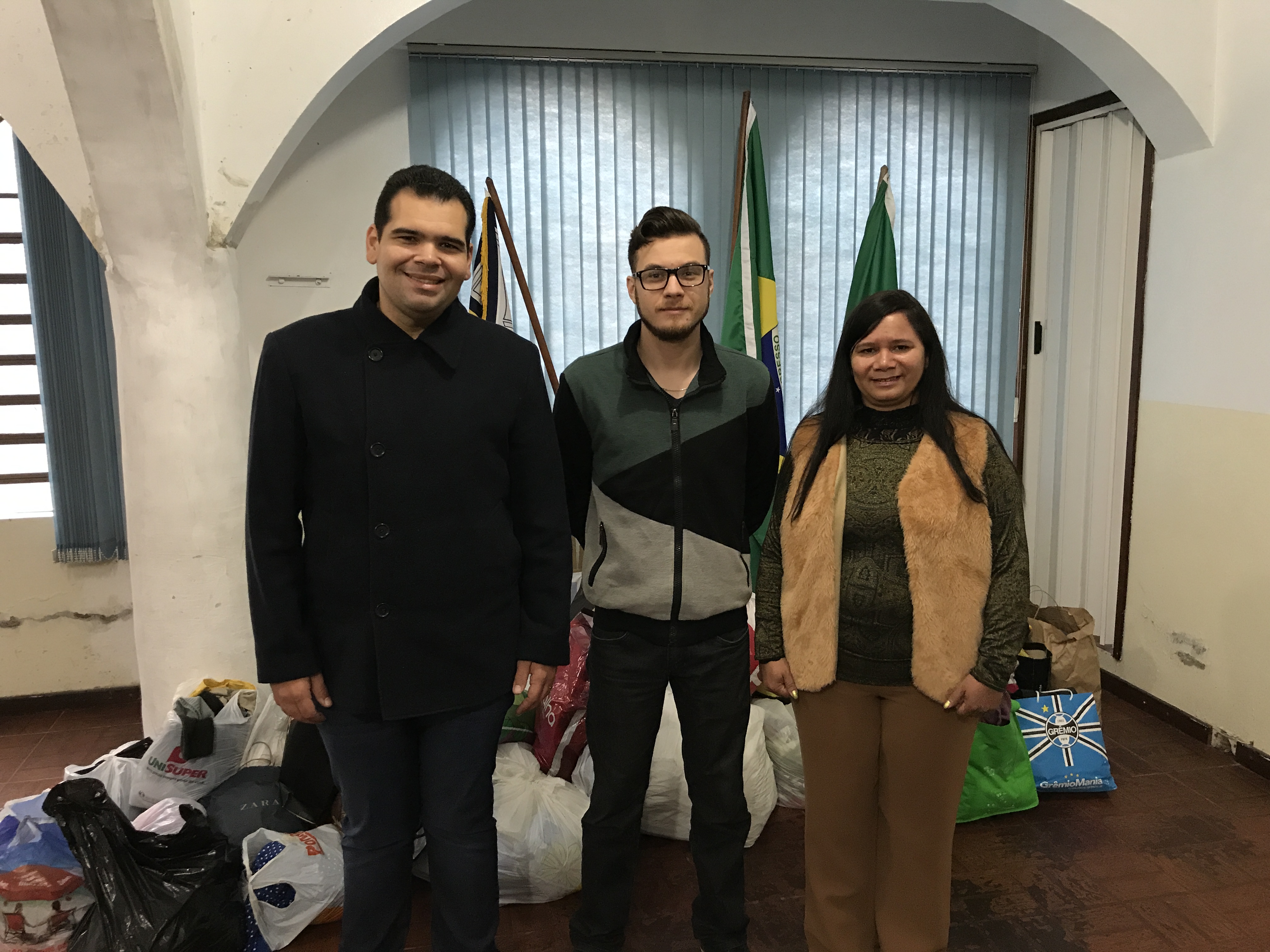 07/06/2017 - Gabinete: Campanha do Agasalho arrecada centenas de peças em prol de pessoas carentes