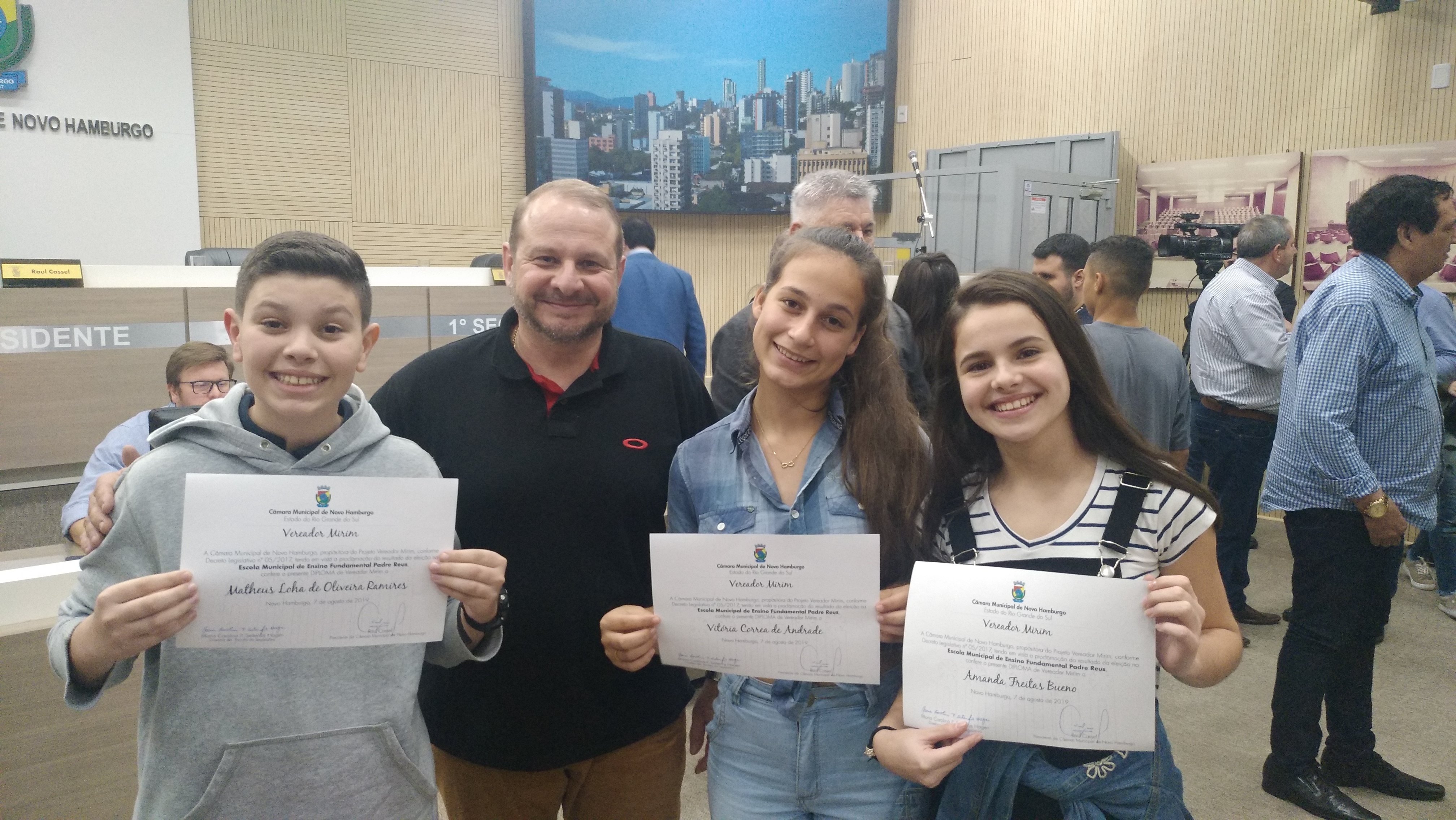 07/08/2019 - Cristiano Coller saúda vereadores mirins eleitos