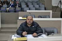 07/08/2019 - Fernando Lourenço requisita rebaixamento de meio-fio na calçada da rua Sílvio Gilberto Christmann