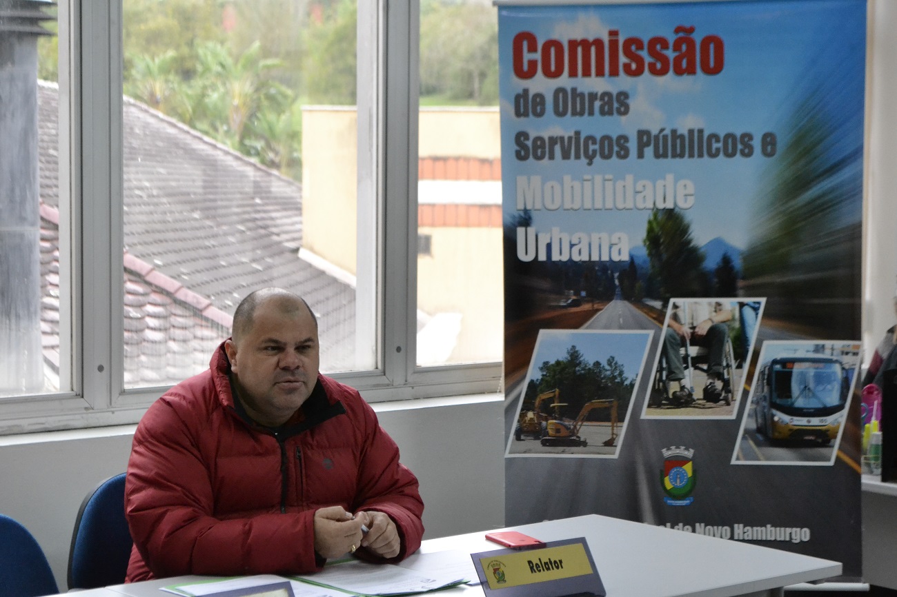 07/08/2019 - Fernando Lourenço solicita poda de árvore na rua Ícaro