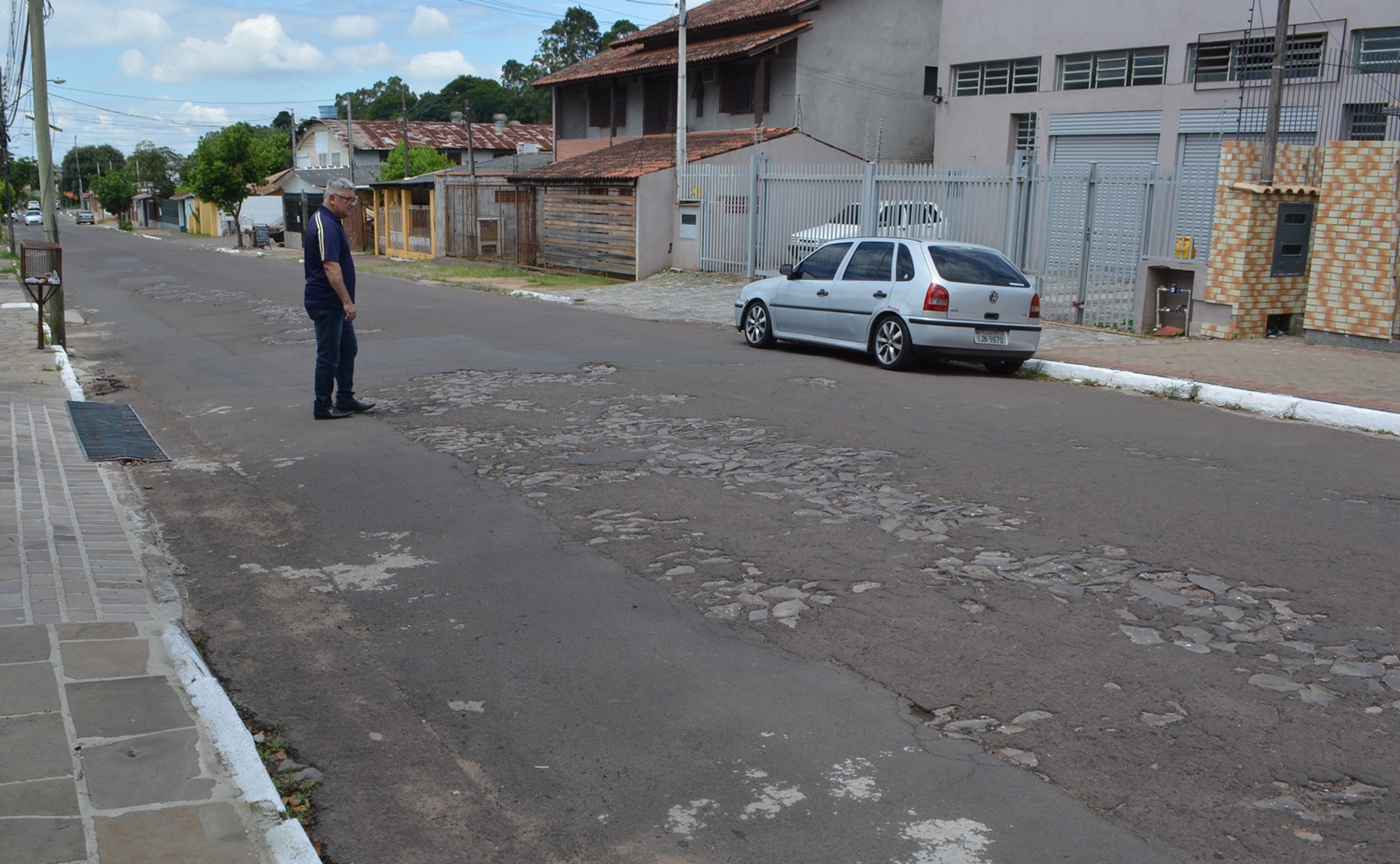 07/12/2018 – Vereador Nor Boeno solicita melhorias em toda a extensão da rua Karl Schimidt em Canudos