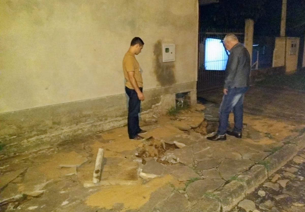 08/05/2019 - Nor Boeno visita morador e recebe demanda de recomposição do passeio público