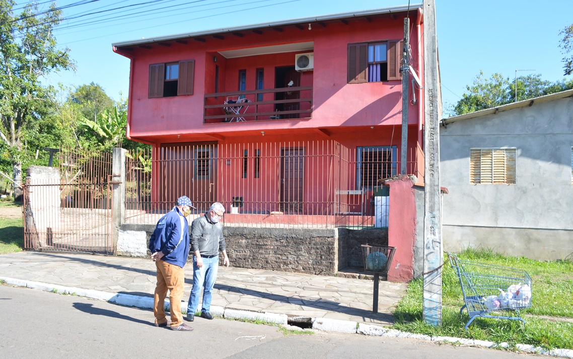 08/06/2020 - Nor Boeno solicita conserto de calçada danificada por infiltração no bairro São Jorge
