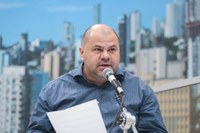 08/07/2019 - Fernando Lourenço solicita operação tapa-buracos no bairro Rio Branco