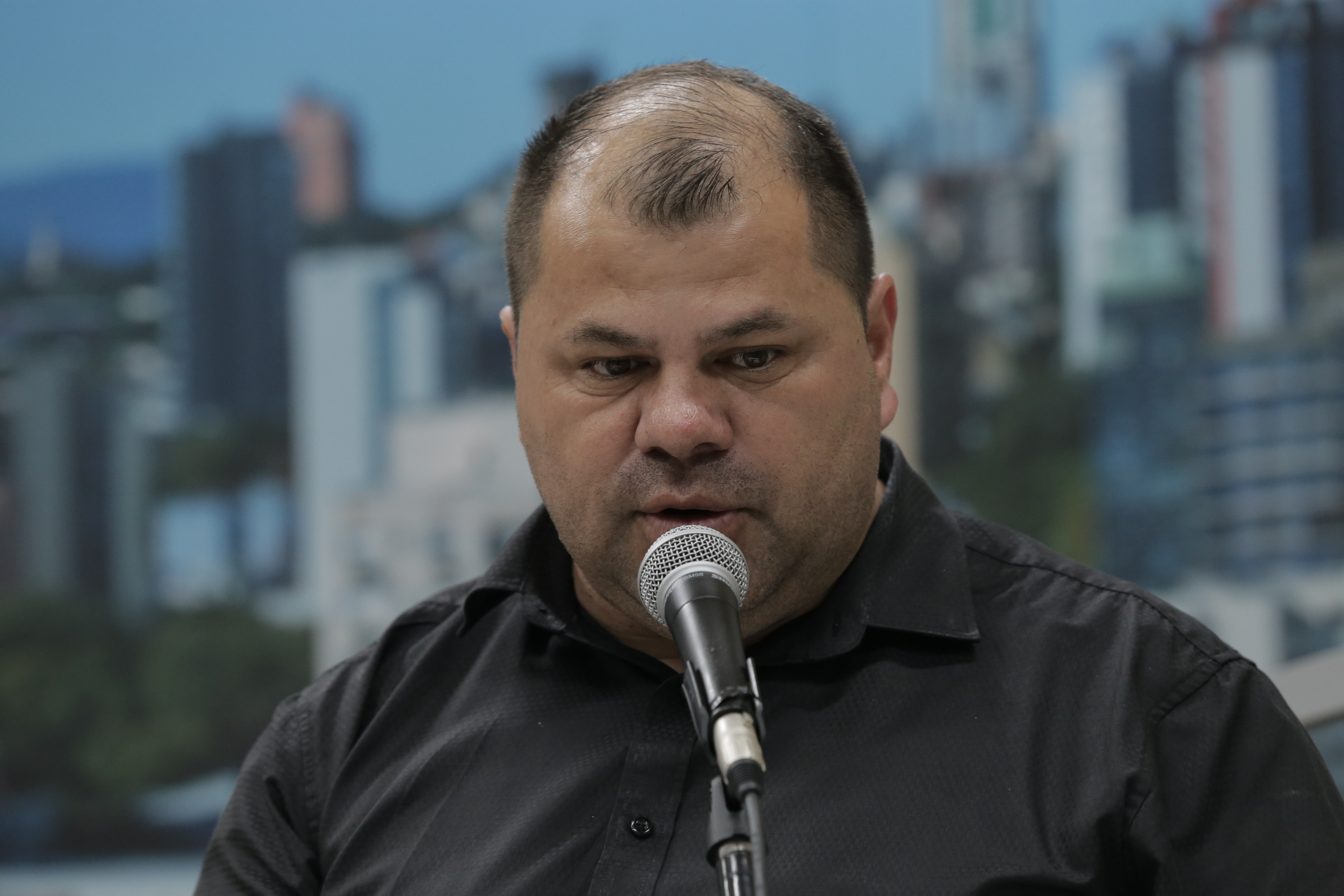 08/10/2018 - Fernando solicita tapa buraco no São Jorge