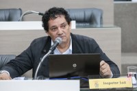 08/10/2019 - Vereador Inspetor Luz solicita poda de árvore na rua Quinze de Novembro