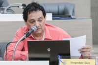 08/11/2019 - Vereador Inspetor Luz solicita poda de árvore na rua Barão de Rio Branco