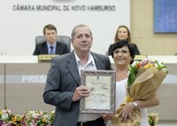09/03/2018 - Vereador Gabriel Chassot entrega título de Mulher Cidadã
