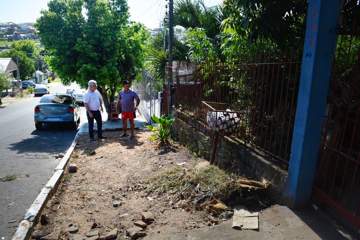 09/03/2020 - Vereador Nor Boeno recebe demandas de moradores no bairro Boa Saúde